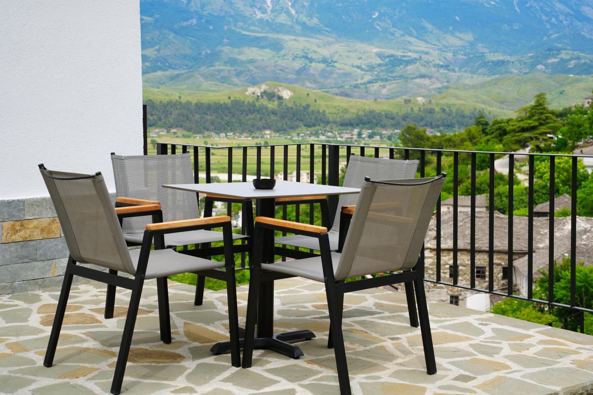 Castlefront Villa Gjirokastër Esterno foto