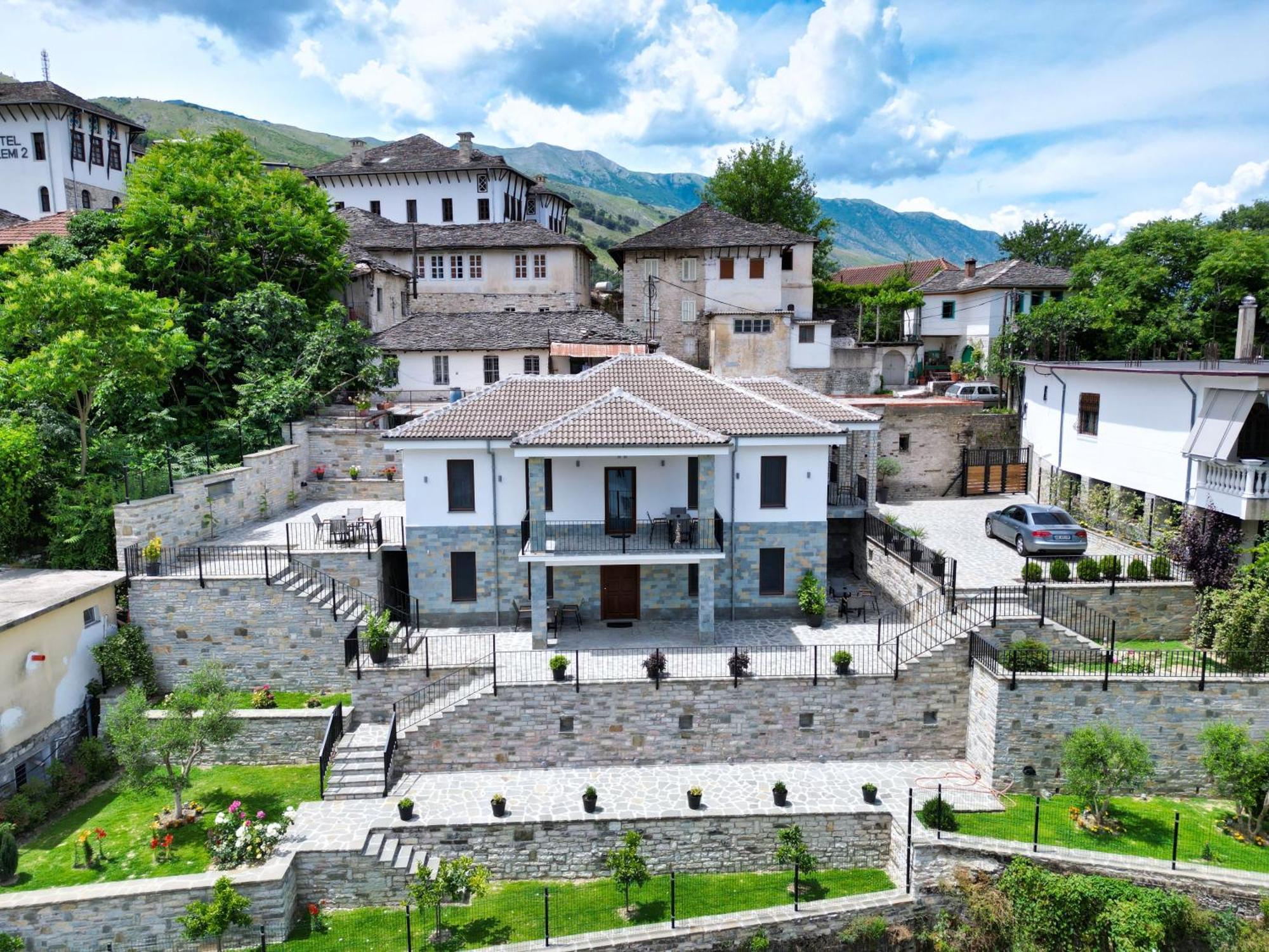Castlefront Villa Gjirokastër Esterno foto