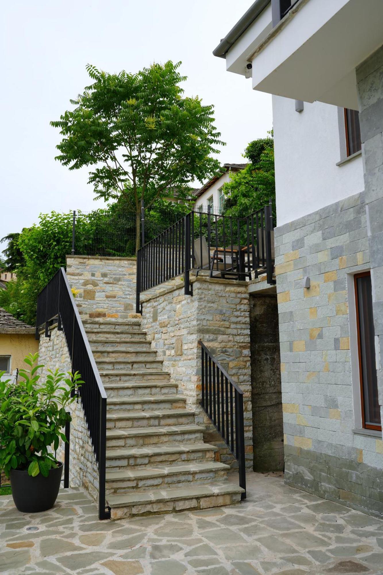 Castlefront Villa Gjirokastër Esterno foto