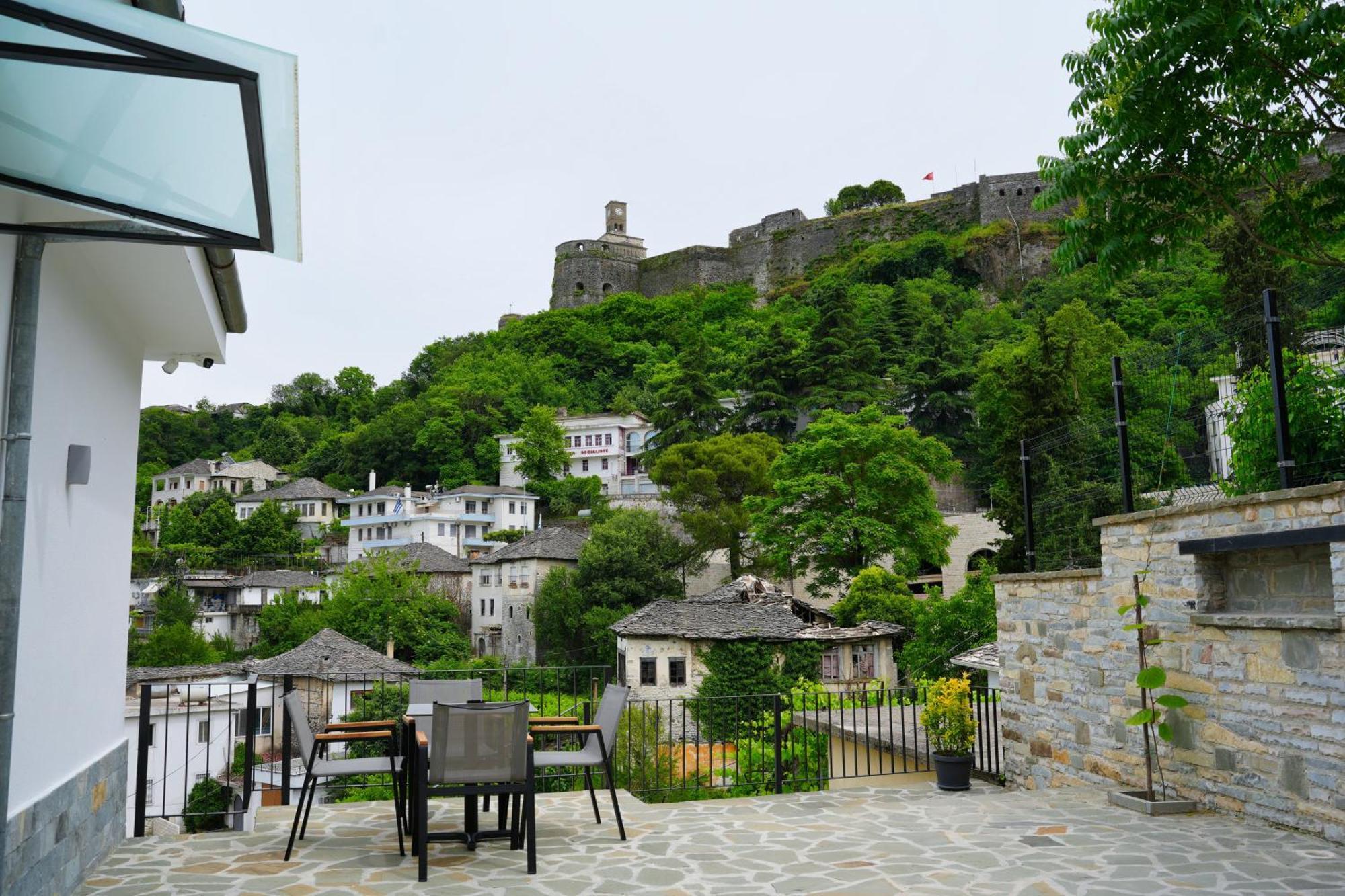 Castlefront Villa Gjirokastër Esterno foto