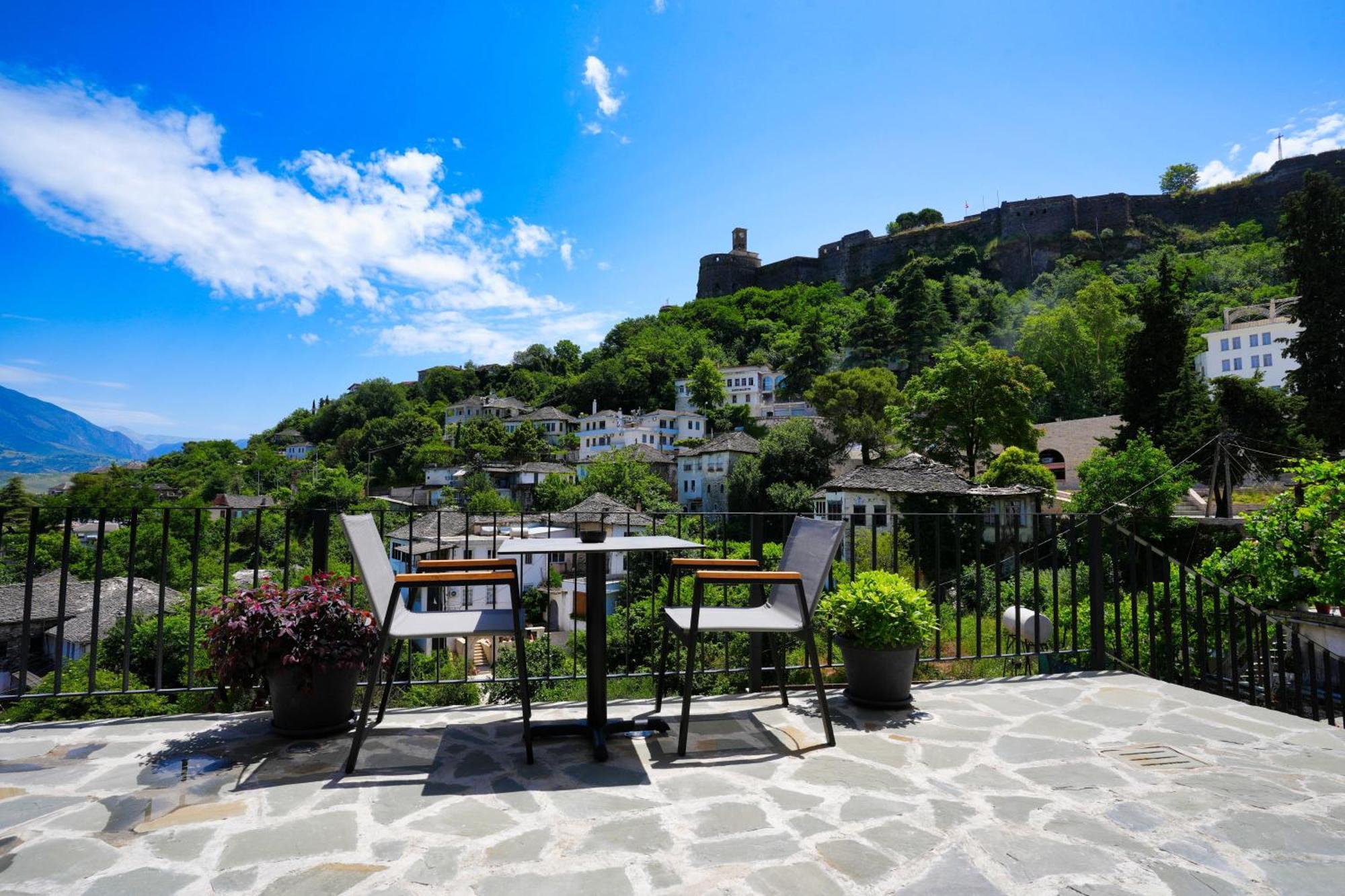 Castlefront Villa Gjirokastër Esterno foto